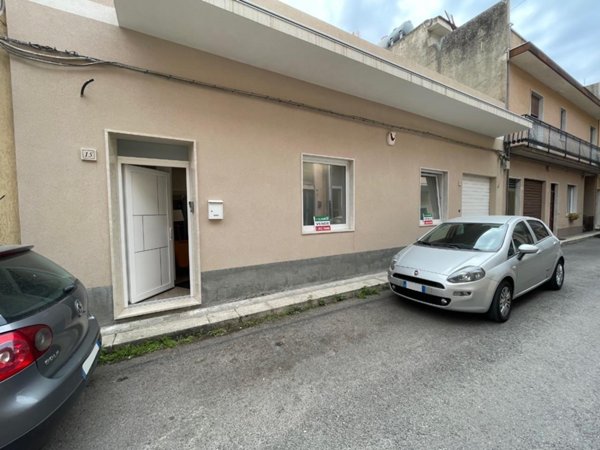 casa indipendente in vendita a Modica
