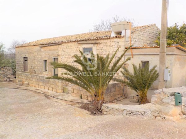 casa indipendente in vendita a Modica