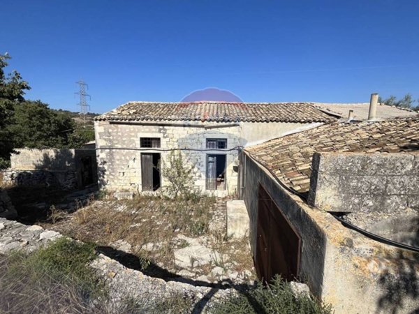casa indipendente in vendita a Modica in zona Frigintini