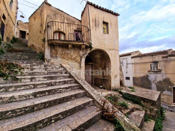 casa indipendente in vendita a Modica