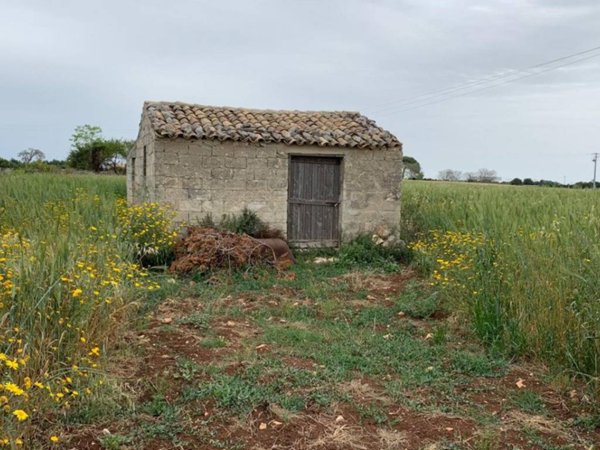 casa indipendente in vendita a Modica