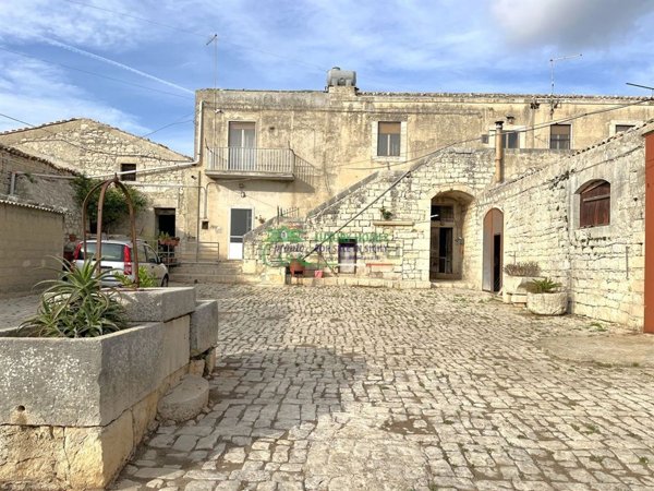 casa indipendente in vendita a Modica