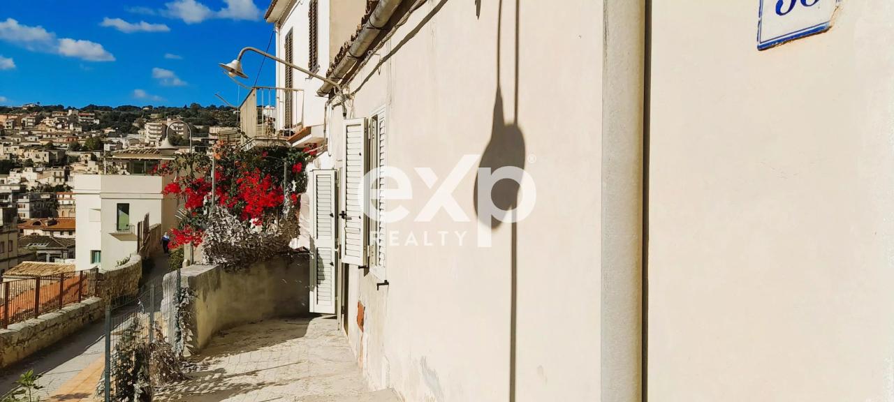 casa indipendente in vendita a Modica in zona Modica Bassa