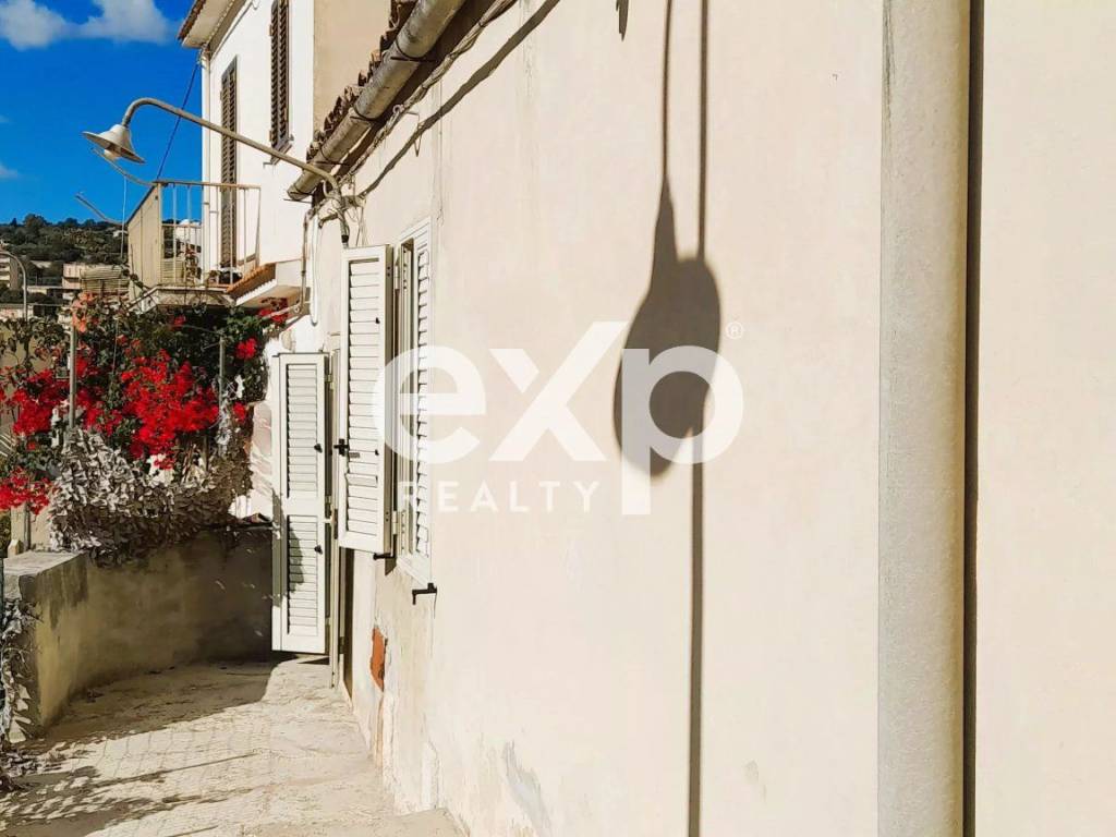 casa indipendente in vendita a Modica in zona Modica Bassa