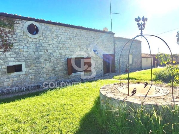 casa indipendente in vendita a Modica