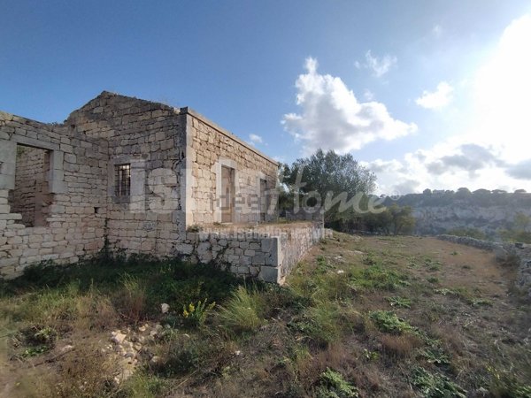 casa indipendente in vendita a Modica