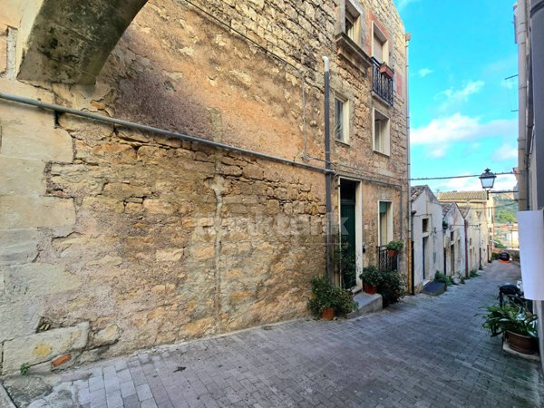 casa indipendente in vendita a Modica in zona Modica Alta