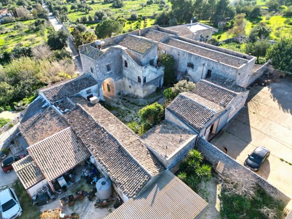 casa indipendente in vendita a Modica