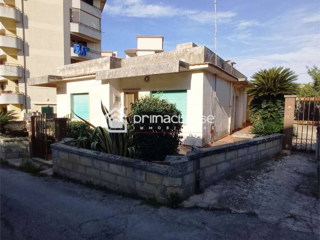 casa indipendente in vendita a Modica