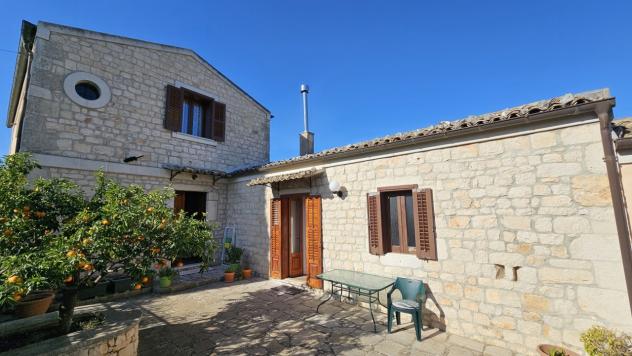casa indipendente in vendita a Modica