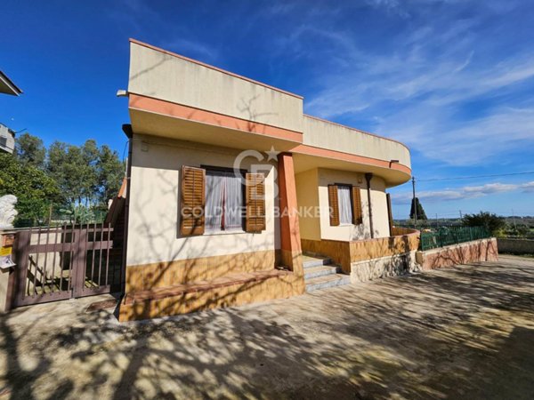 casa indipendente in vendita a Modica