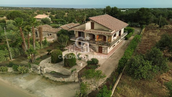 casa indipendente in vendita a Modica