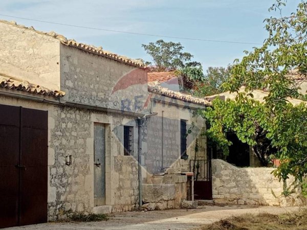 casa indipendente in vendita a Modica