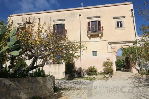 casa indipendente in vendita a Modica