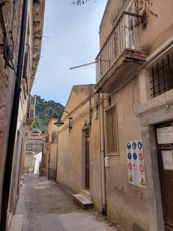 casa indipendente in vendita a Modica