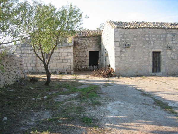 casa indipendente in vendita a Modica