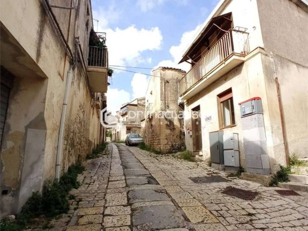casa indipendente in vendita a Modica