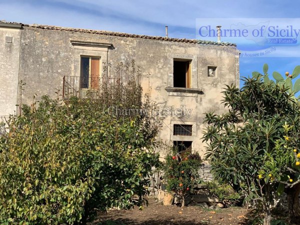 casa indipendente in vendita a Modica