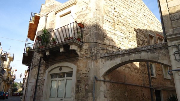 casa indipendente in vendita a Modica