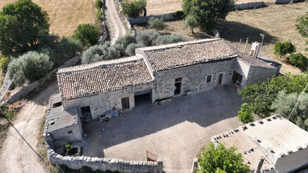 casa indipendente in vendita a Modica in zona Frigintini