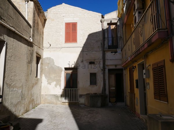 casa indipendente in vendita a Modica in zona Modica Alta