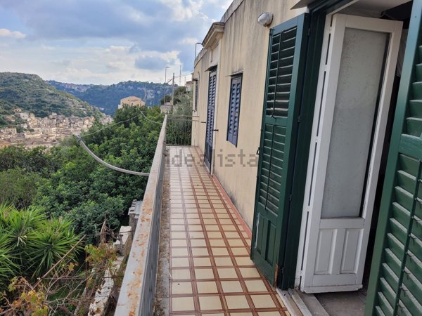 casa indipendente in vendita a Modica