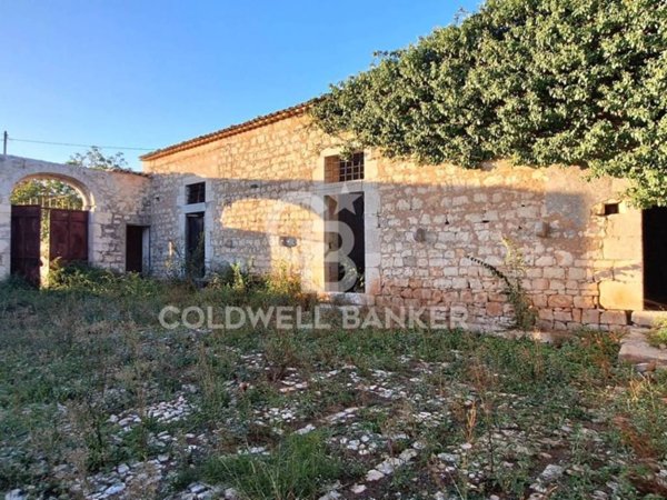 casa indipendente in vendita a Modica