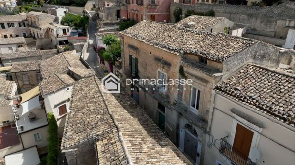 casa indipendente in vendita a Modica