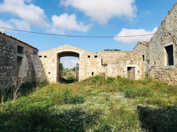 casa indipendente in vendita a Modica