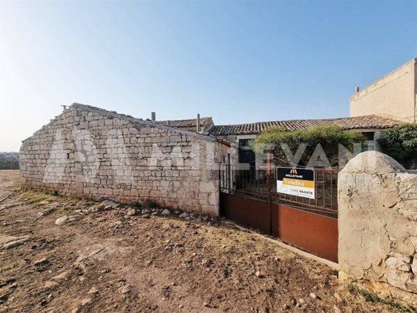 casa indipendente in vendita a Modica