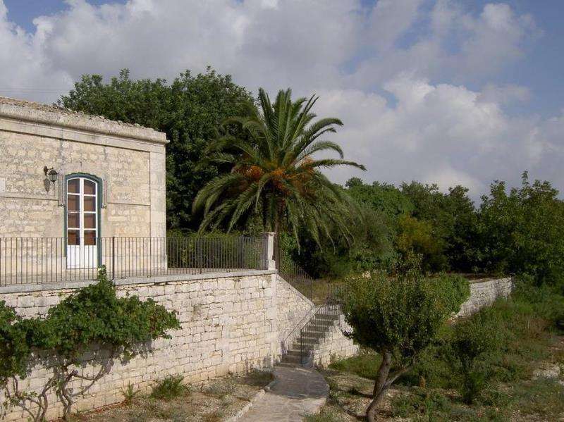 casa indipendente in vendita a Modica