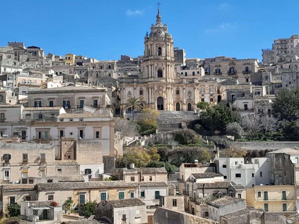 casa indipendente in vendita a Modica in zona Modica Bassa