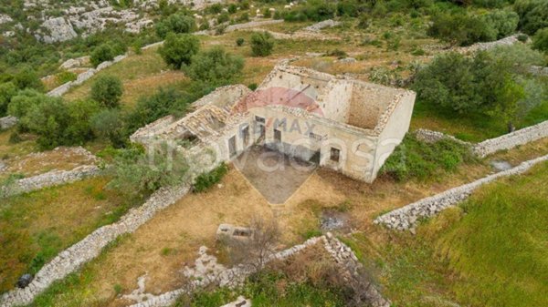 casa indipendente in vendita a Modica