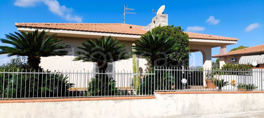 casa indipendente in vendita a Modica