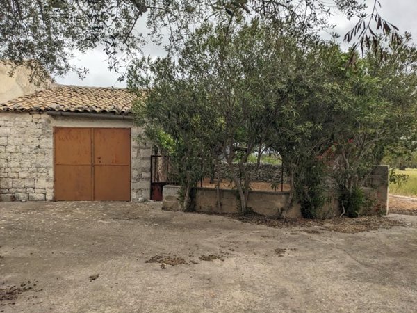 casa indipendente in vendita a Modica