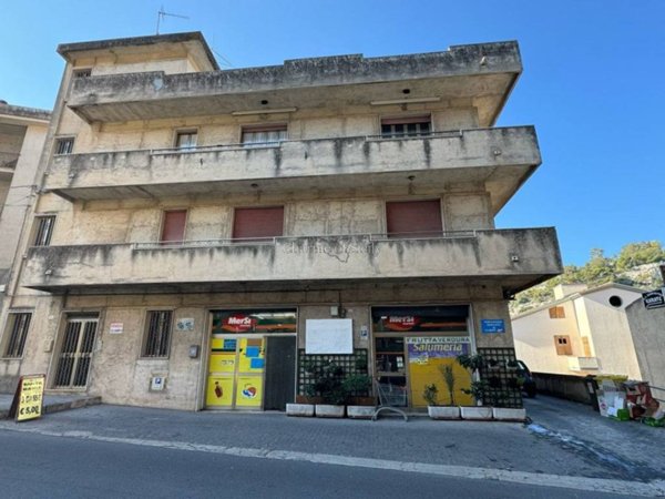 intera palazzina in vendita a Modica in zona Sacro Cuore