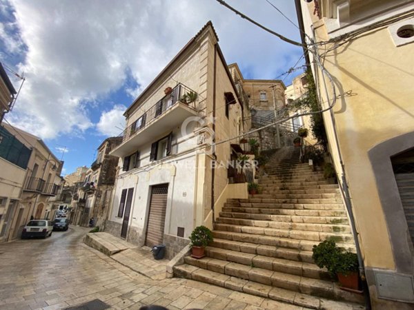 casa indipendente in vendita a Modica in zona Modica Bassa