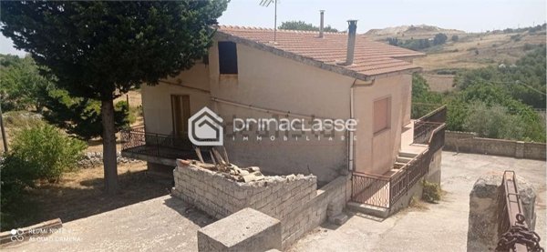 casa indipendente in vendita a Modica