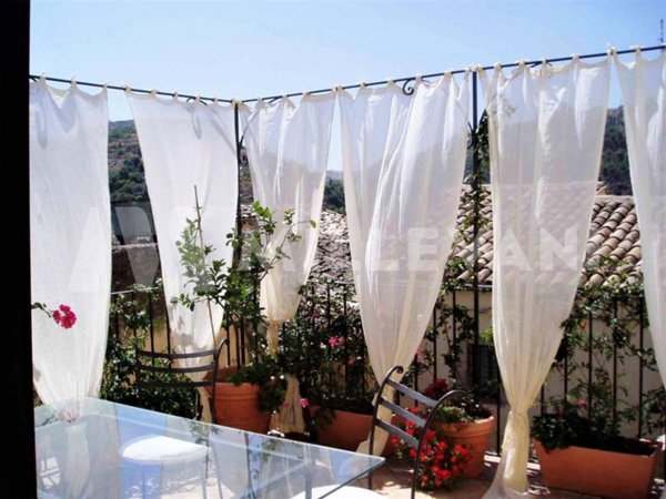 casa indipendente in vendita a Modica in zona Modica Bassa