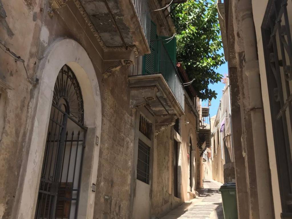 intera palazzina in vendita a Modica in zona Modica Bassa