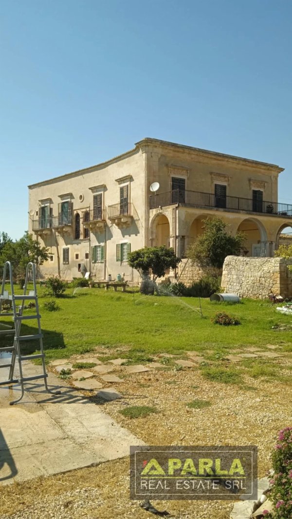 casa indipendente in vendita a Modica