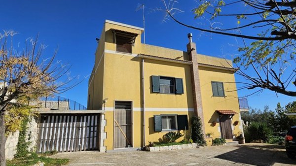 casa indipendente in vendita a Modica
