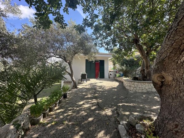 casa indipendente in vendita a Modica