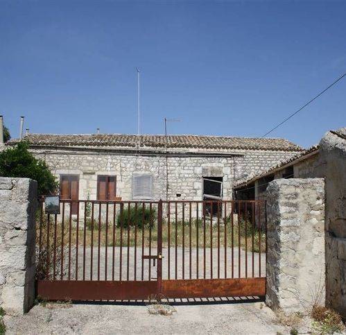 casa indipendente in vendita a Modica