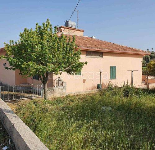 casa indipendente in vendita a Modica