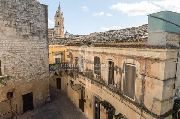 casa indipendente in vendita a Modica in zona Modica Alta
