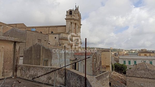 casa indipendente in vendita a Modica in zona Modica Alta