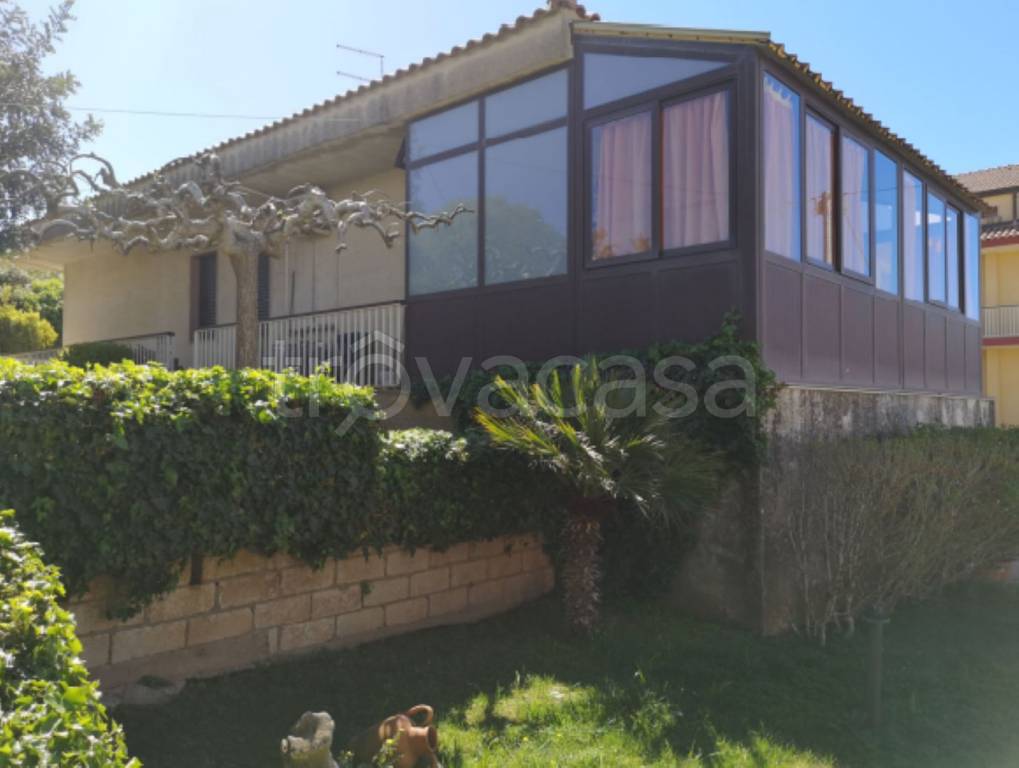 casa indipendente in vendita a Modica
