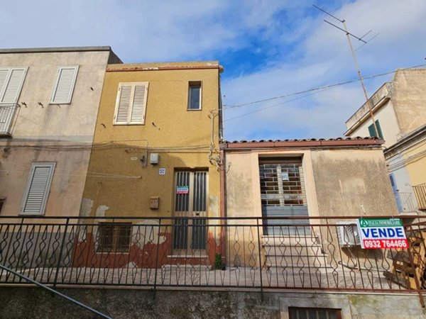 casa indipendente in vendita a Modica in zona Modica Alta