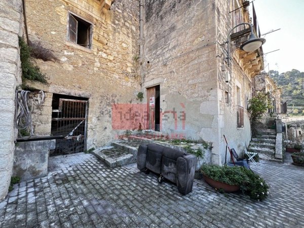 casa indipendente in vendita a Modica
